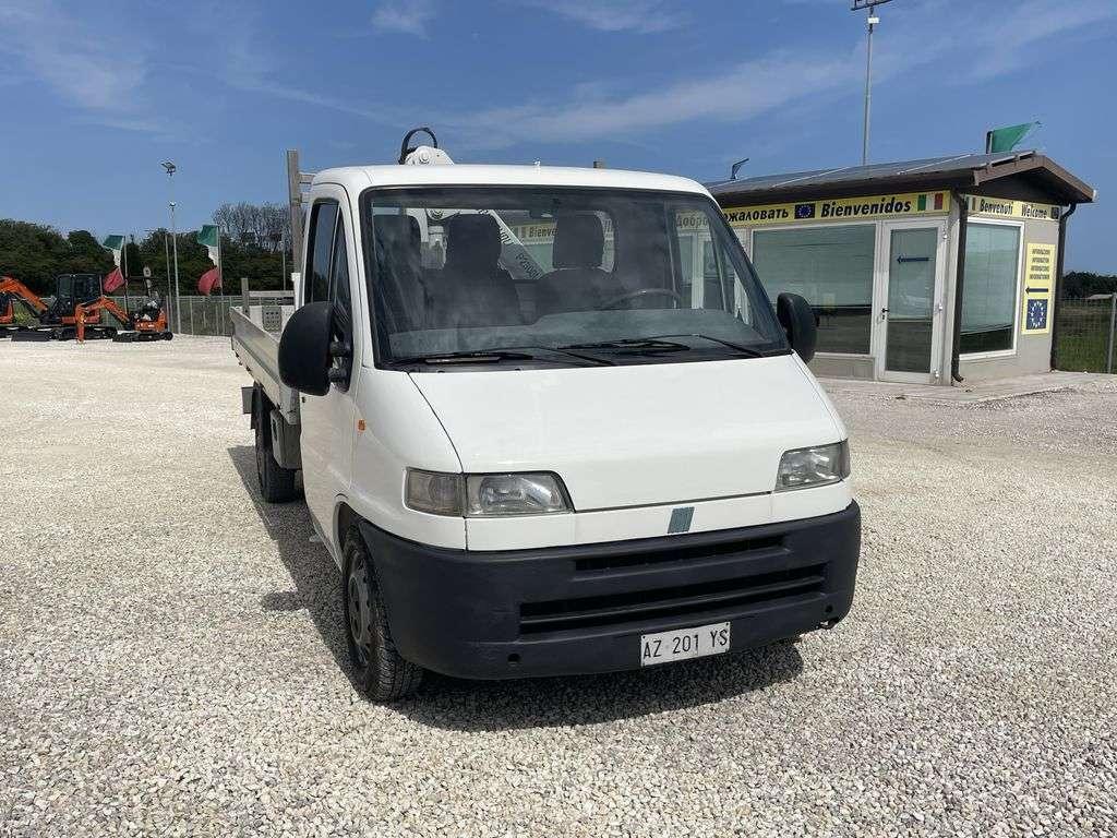 Iveco SANMARCO CON GRU Foto 2