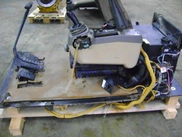 Banco / Pedana di comando per Caterpillar 325 B Foto 1