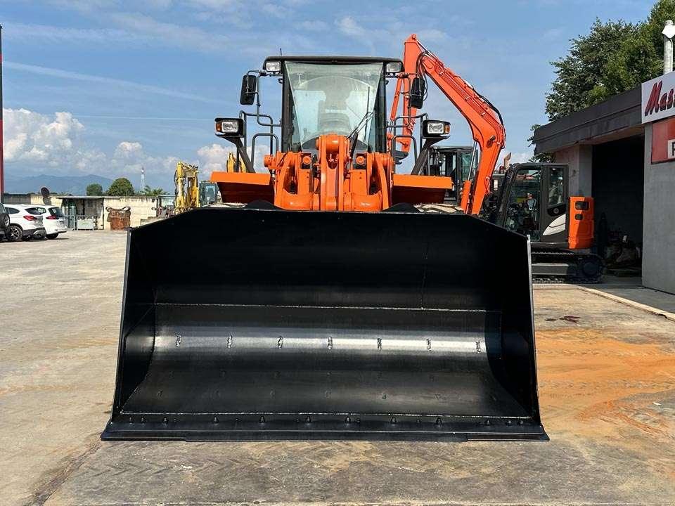 Hitachi ZW220 Foto 20