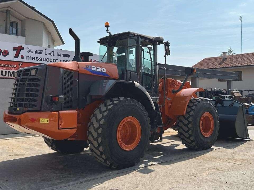 Hitachi ZW220 Foto 22