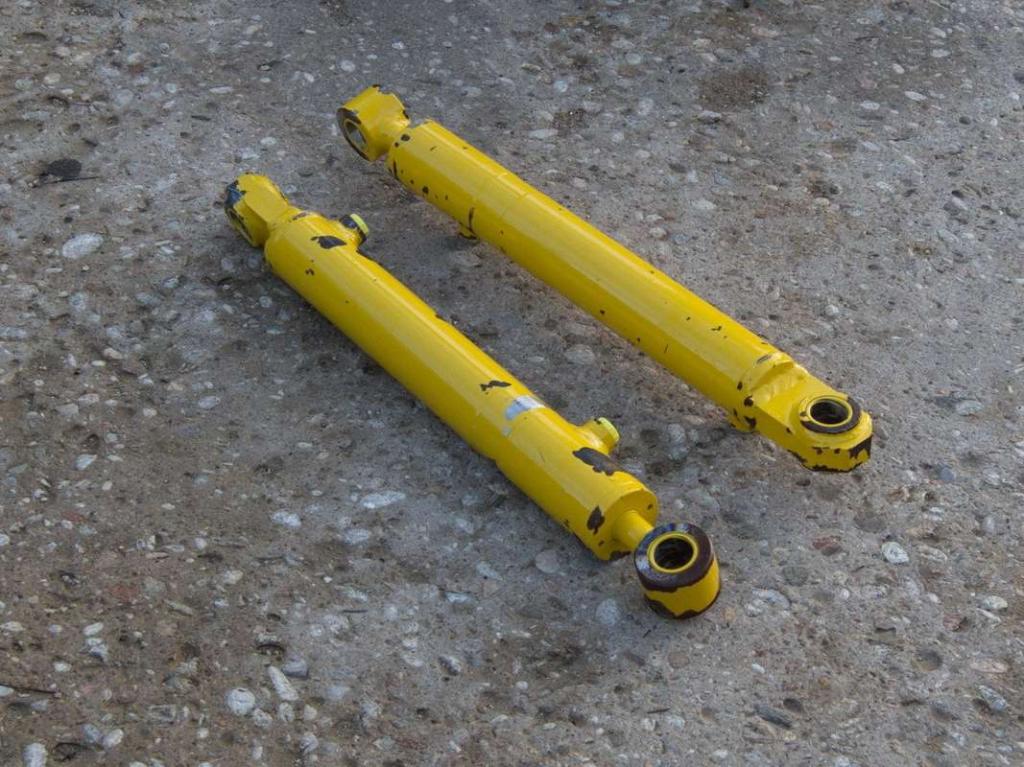Komatsu Ricambi Vari Foto 1