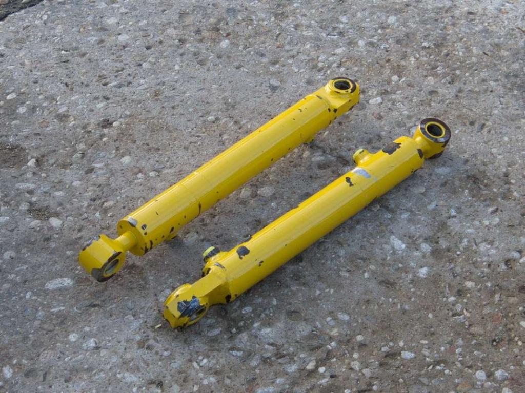 Komatsu Ricambi Vari Foto 2