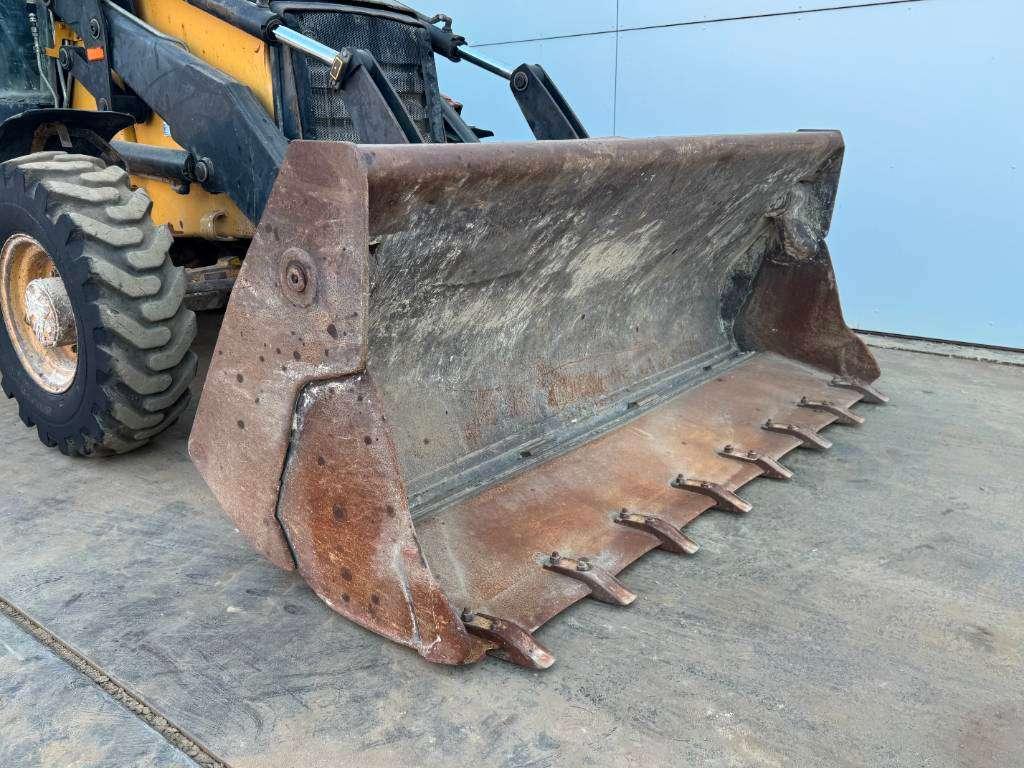 Caterpillar 432D - Telescopic Boom / Hammer Lines Foto 15