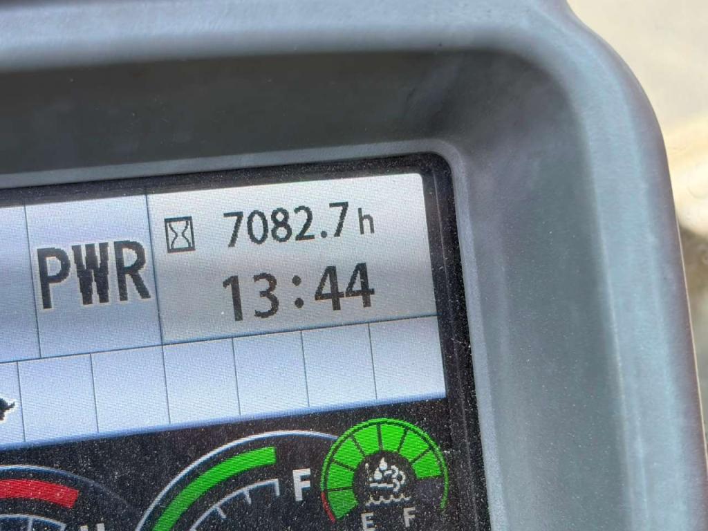 Hitachi ZX210LC-6 Foto 23