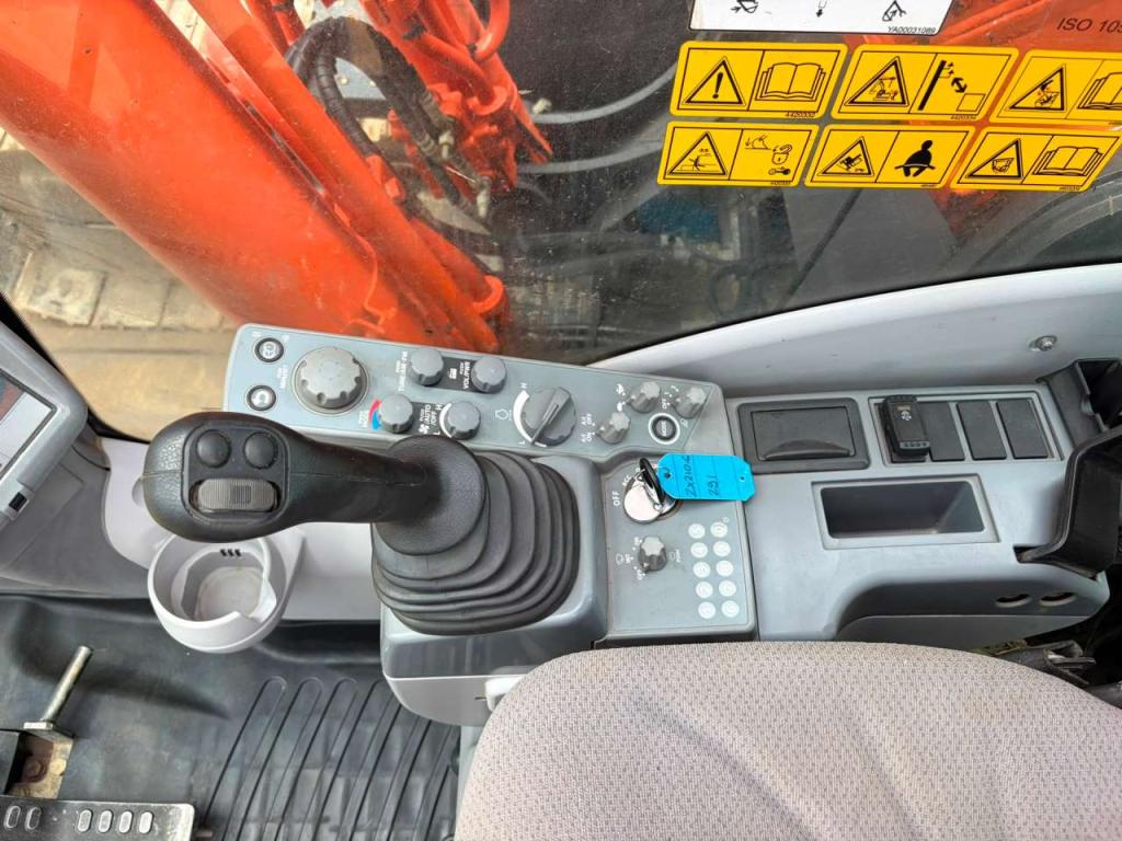 Hitachi ZX210LC-6 Foto 24