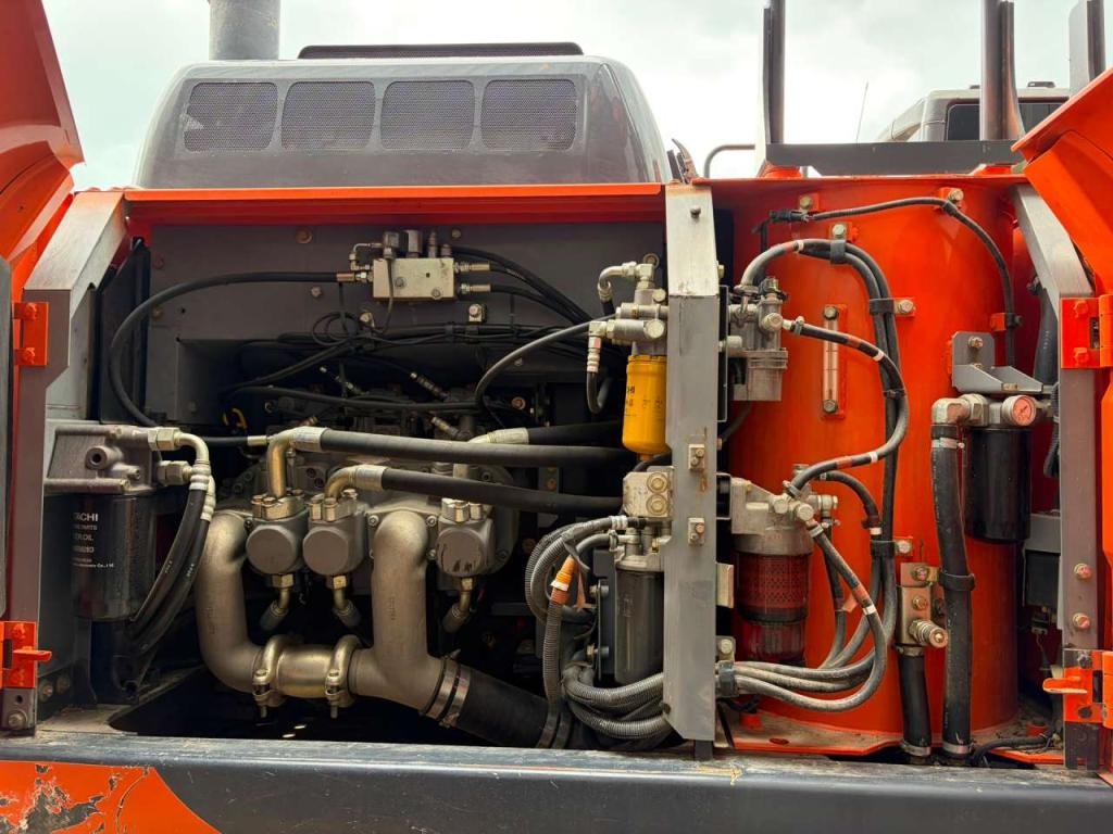 Hitachi ZX210LC-6 Foto 27