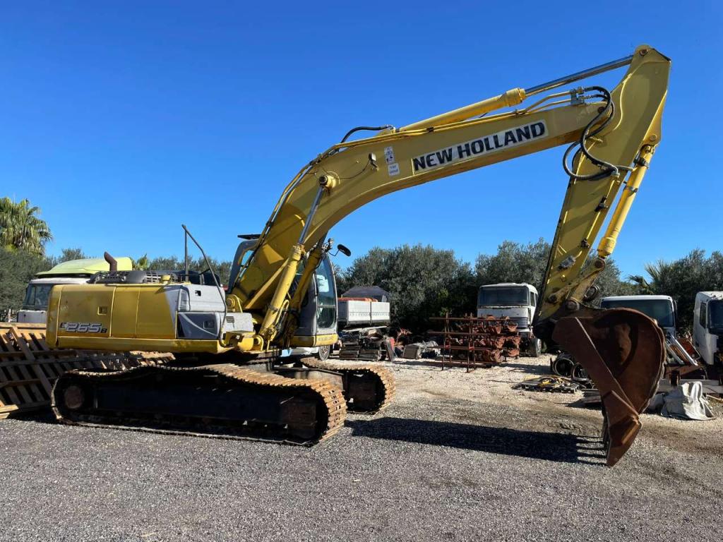 New Holland E 265B Foto 1