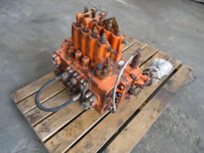 Distributore idraulico per Fiat Hitachi FH300 - FH330 in vendita da OLM 90 Srl