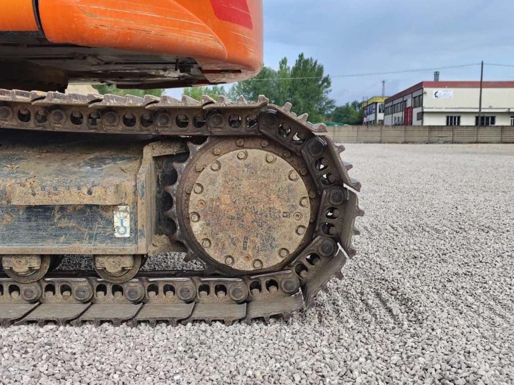 Hitachi ZX 135 US-6 T Foto 13