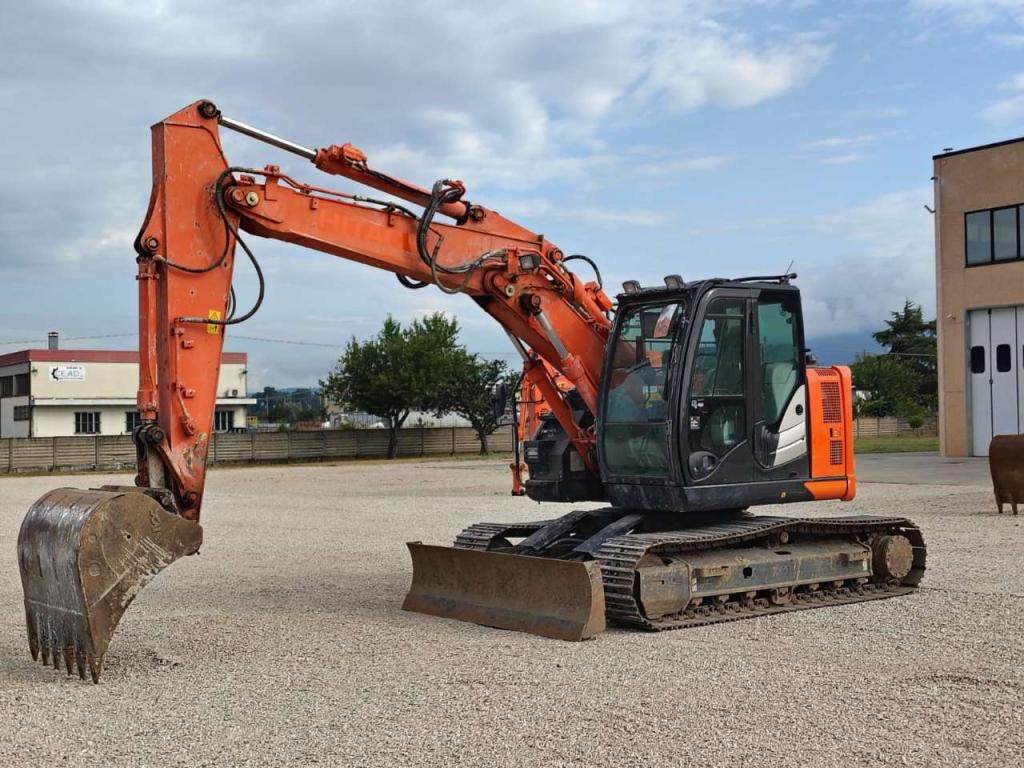 Hitachi ZX 135 US-6 T Foto 2