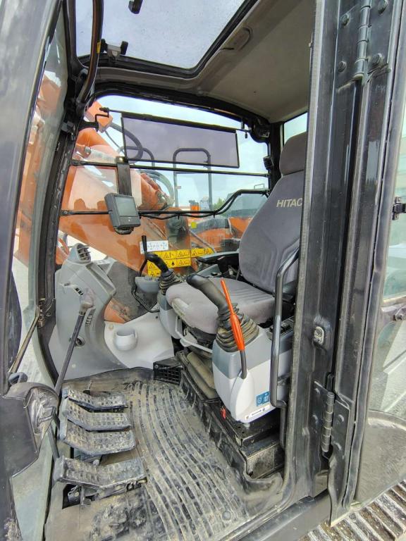 Hitachi ZX 135 US-6 T Foto 26