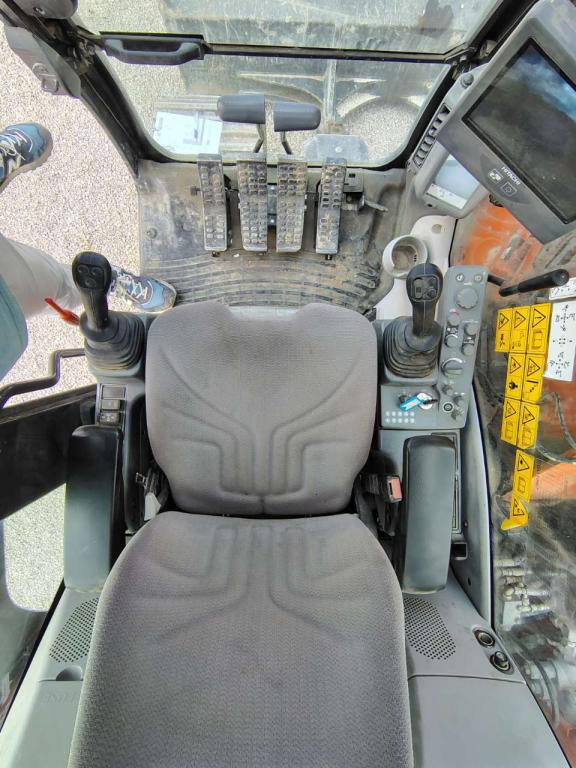 Hitachi ZX 135 US-6 T Foto 27
