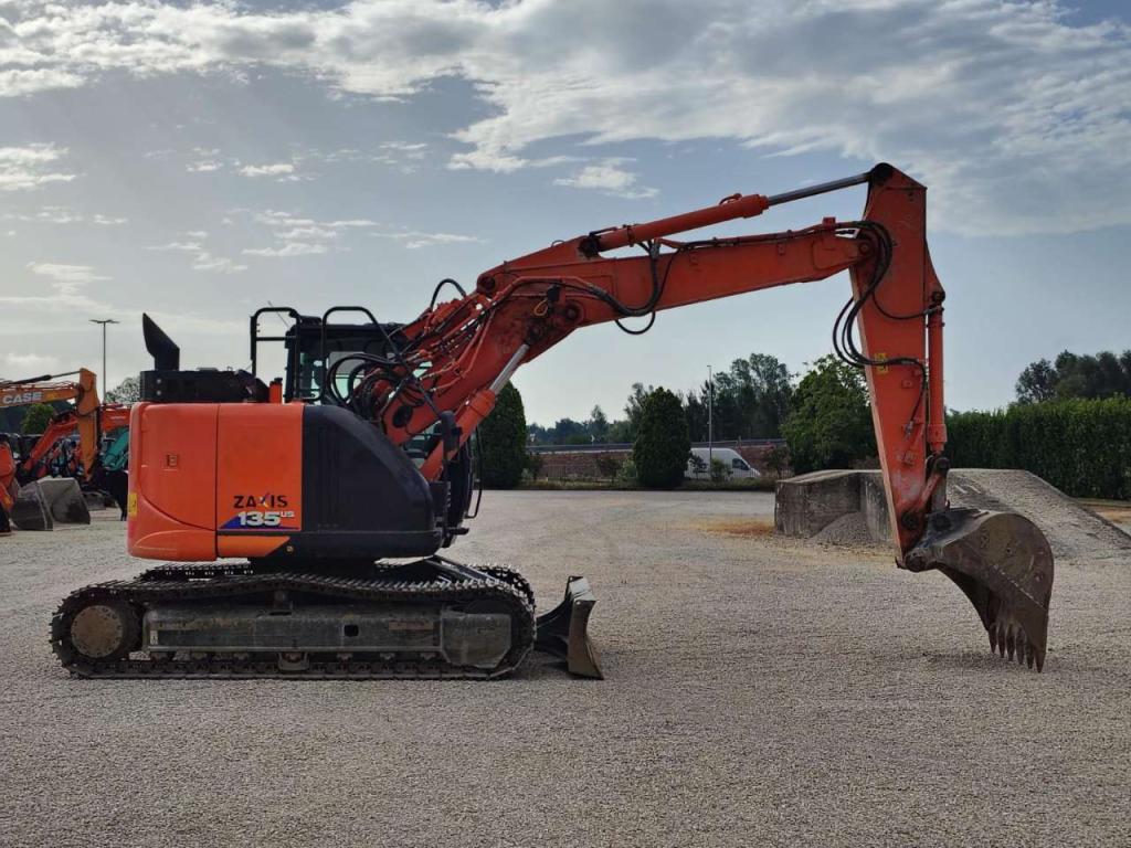 Hitachi ZX 135 US-6 T Foto 6