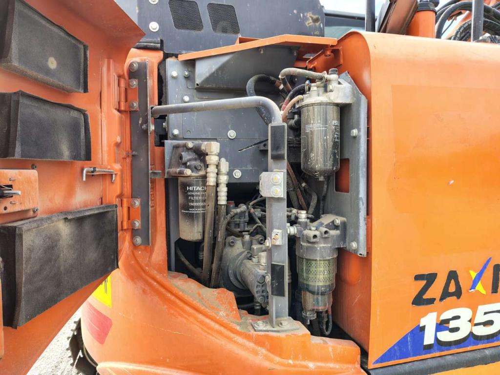 Hitachi ZX 135 US-6 T Foto 9