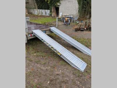 Coppia di rampe in alluminio Lunghezza 3.000 mm - Portata 3.710 kg in vendita da Progetto Rampe