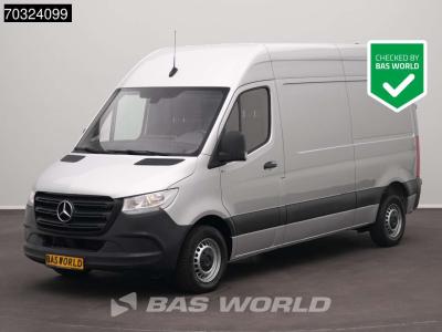 Mercedes-Benz Sprinter 215 CDI Automaat 150pk L2H2 MBUX Camera Airco Parkeersensoren CarPlay Euro6 L2 A/C in vendita da BAS World B.V.