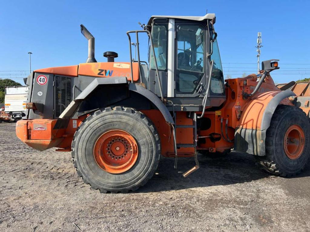 Hitachi ZX220 Foto 2