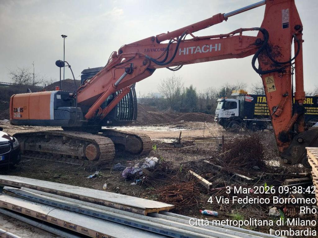Hitachi ZX240 Foto 3