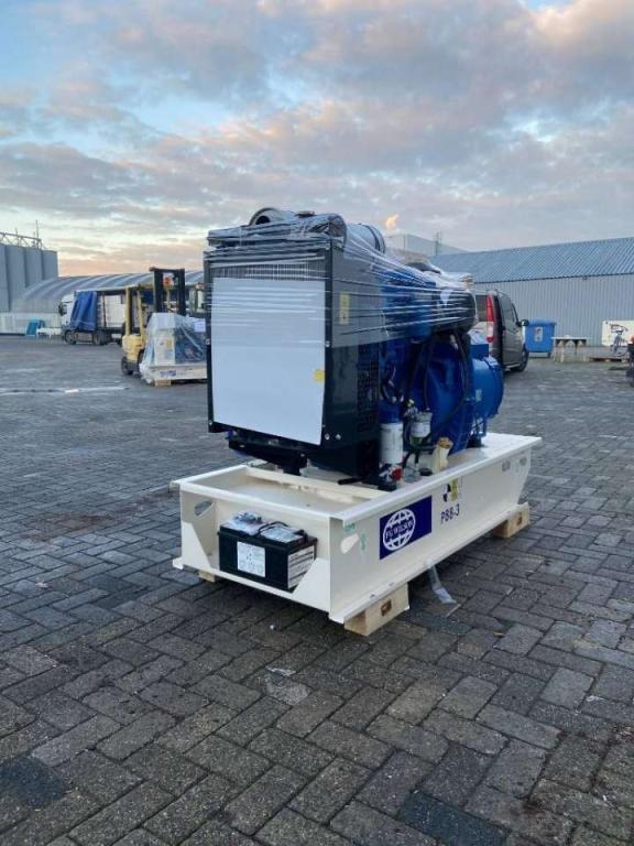 FG Wilson P88-3 - 88 kVA Open Genset - DPX-16007-O Foto 3