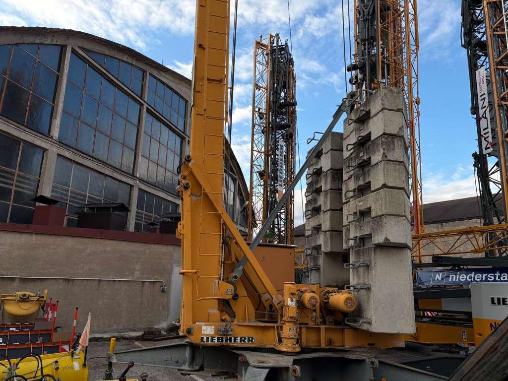 Liebherr 24TT Foto 1