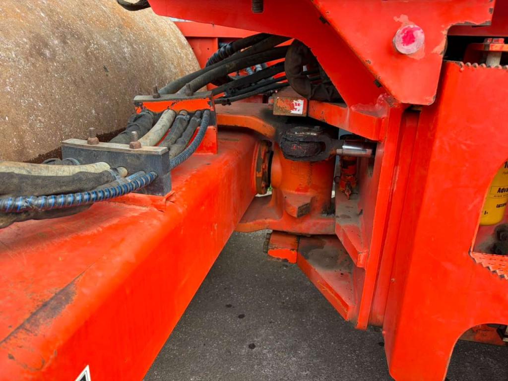 Caterpillar CS74 Foto 16
