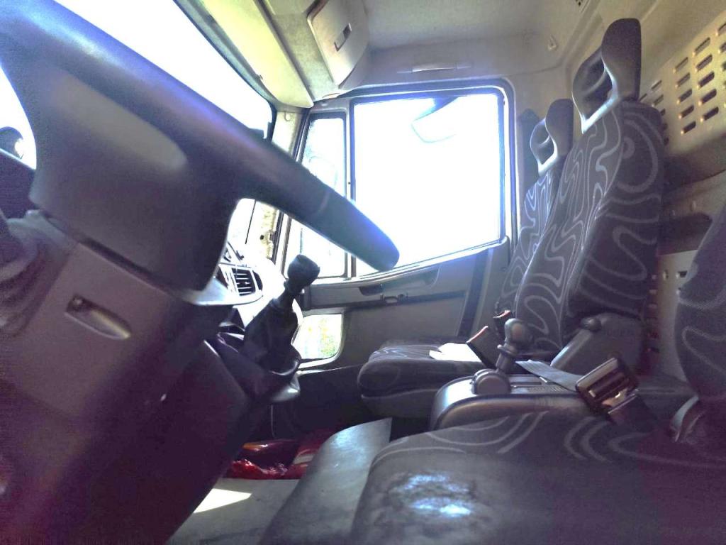 Iveco EUROCARGO 150E22P Foto 3
