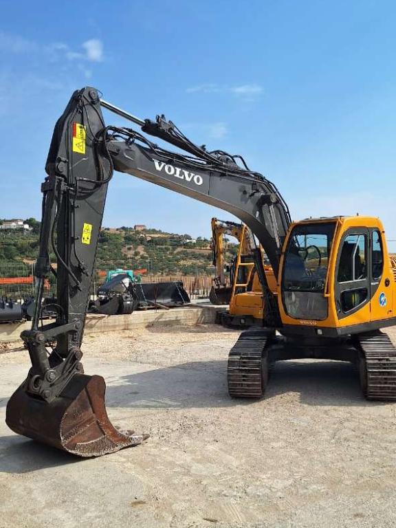 Volvo EC140B Foto 1