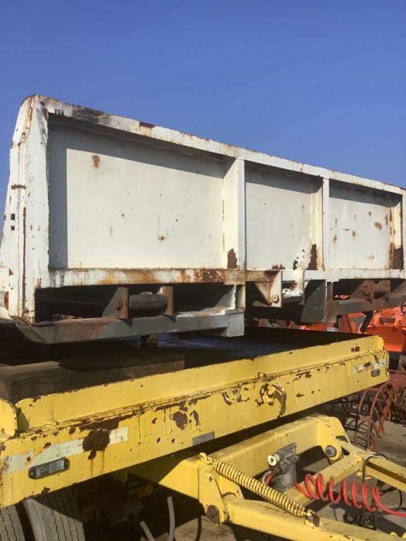 Volvo F12 6X2 Foto 4
