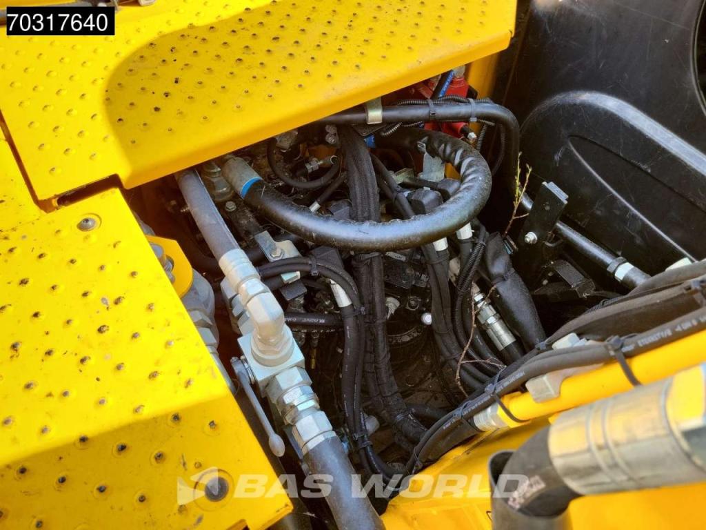 JCB JS131 LC Foto 19