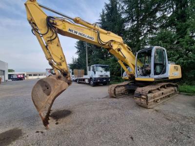 New Holland Kobelco E235 in vendita da Nolocom Srl