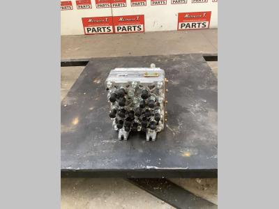 Distributore idraulico per Hitachi ZX135US-7 in vendita da Massucco T. Srl Area Ricambi