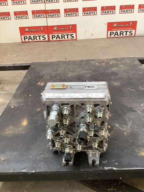 Distributore idraulico per Hitachi ZX135US-7 Foto 3