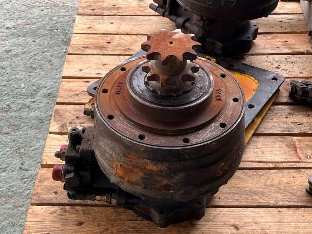 Komatsu SK714 Foto 2