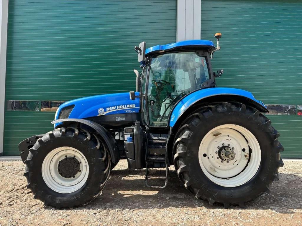 New Holland T7.235 Power Command Foto 3