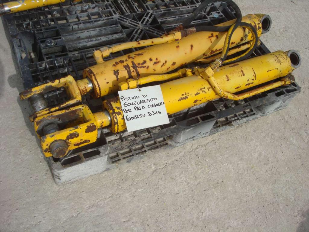 Pistone sollevamento per Komatsu D31S Foto 2