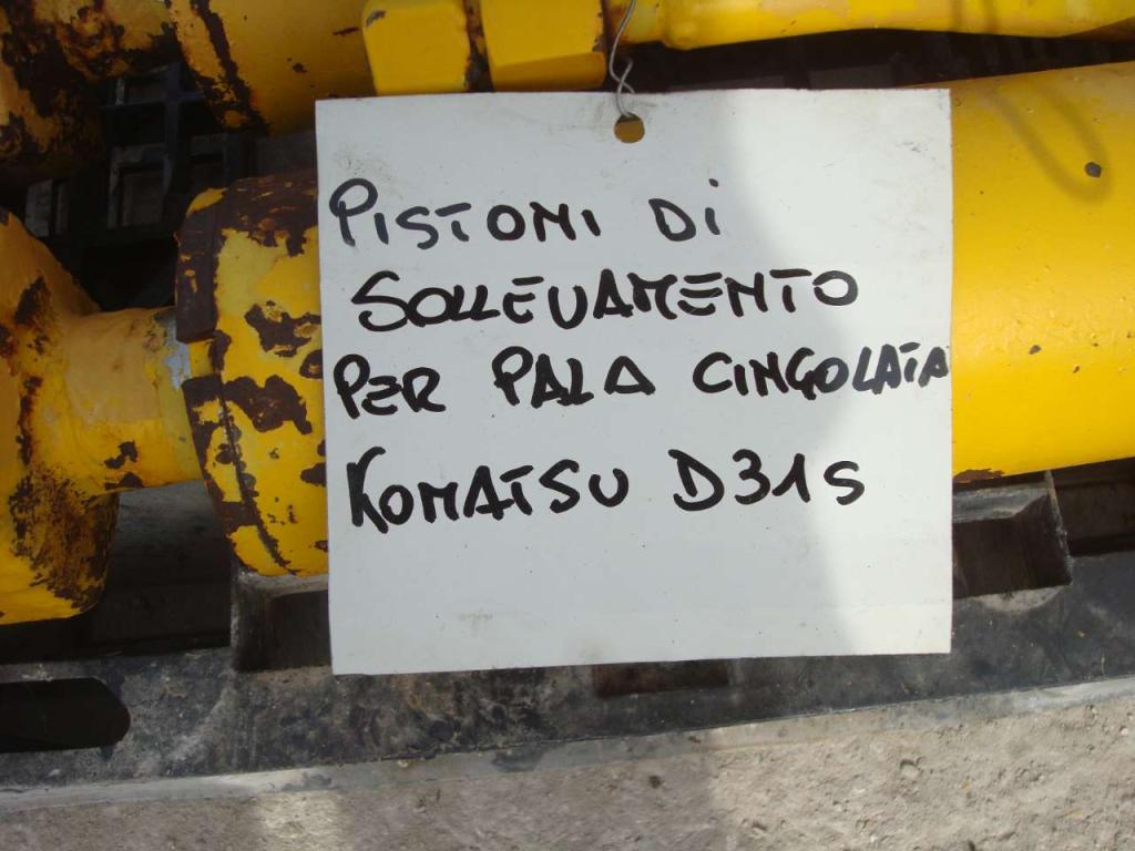 Pistone sollevamento per Komatsu D31S Foto 3