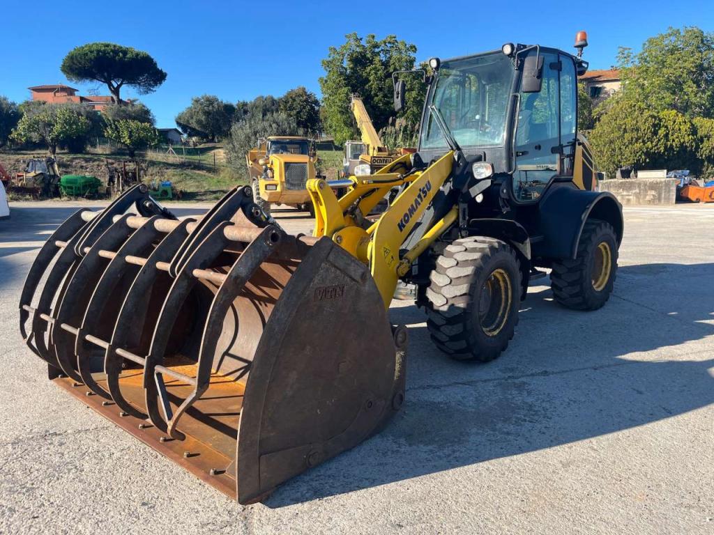 Komatsu WA100M-7 Foto 1