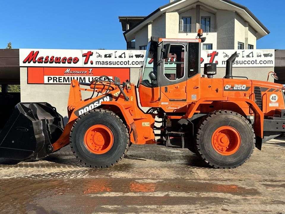Doosan DL250 Foto 1