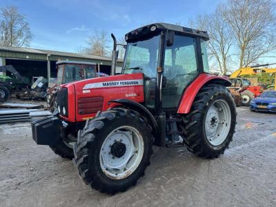 Massey Ferguson 5445 in vendita da JN Machines BV