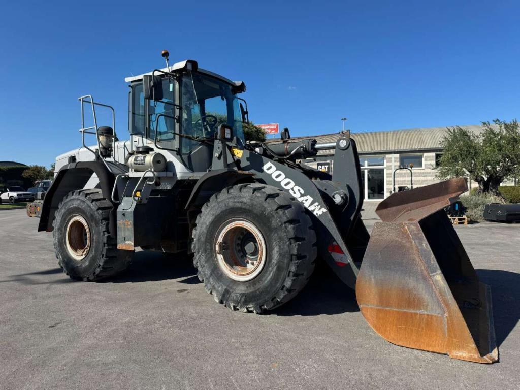 Doosan DL 300-3 Foto 1