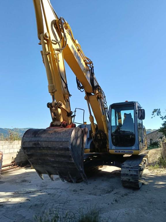 New Holland E145 Foto 1