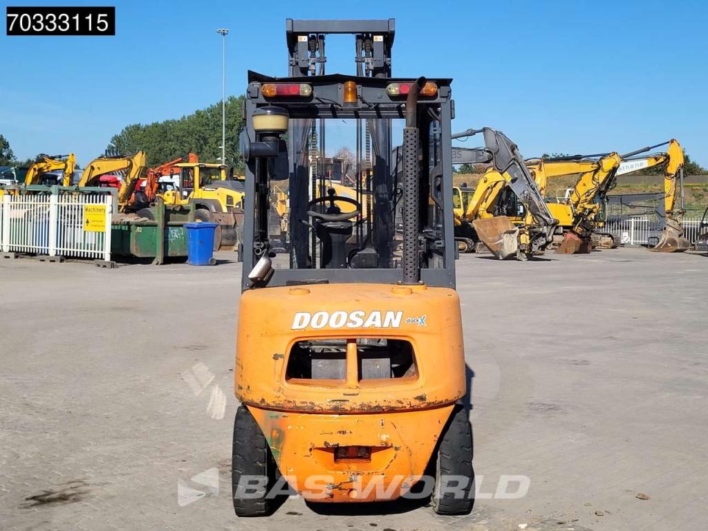 Doosan D25S -5 MISSING Engine & Seat Foto 5