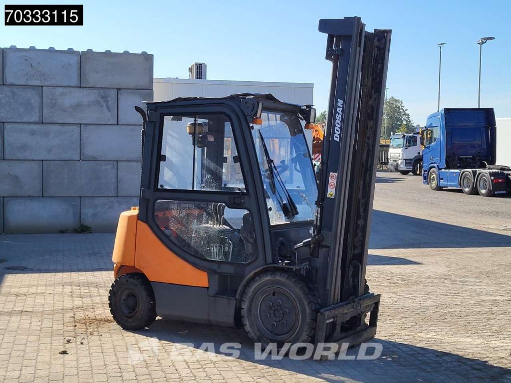 Doosan D25S -5 MISSING Engine & Seat Foto 7