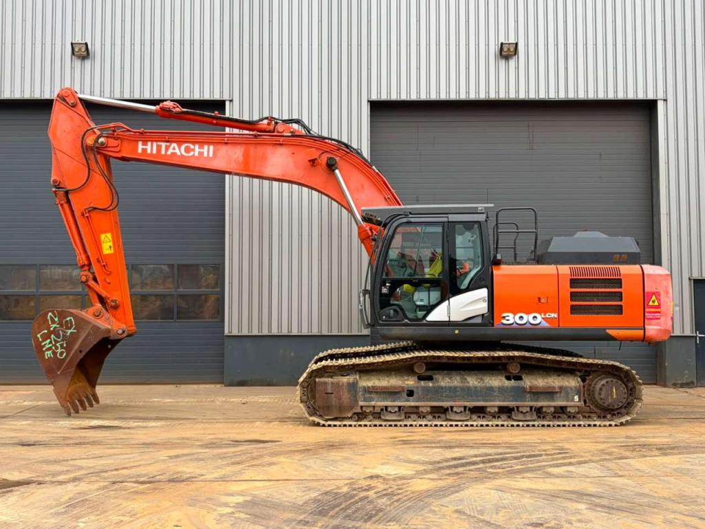 Hitachi ZX300LCN-6 Foto 1
