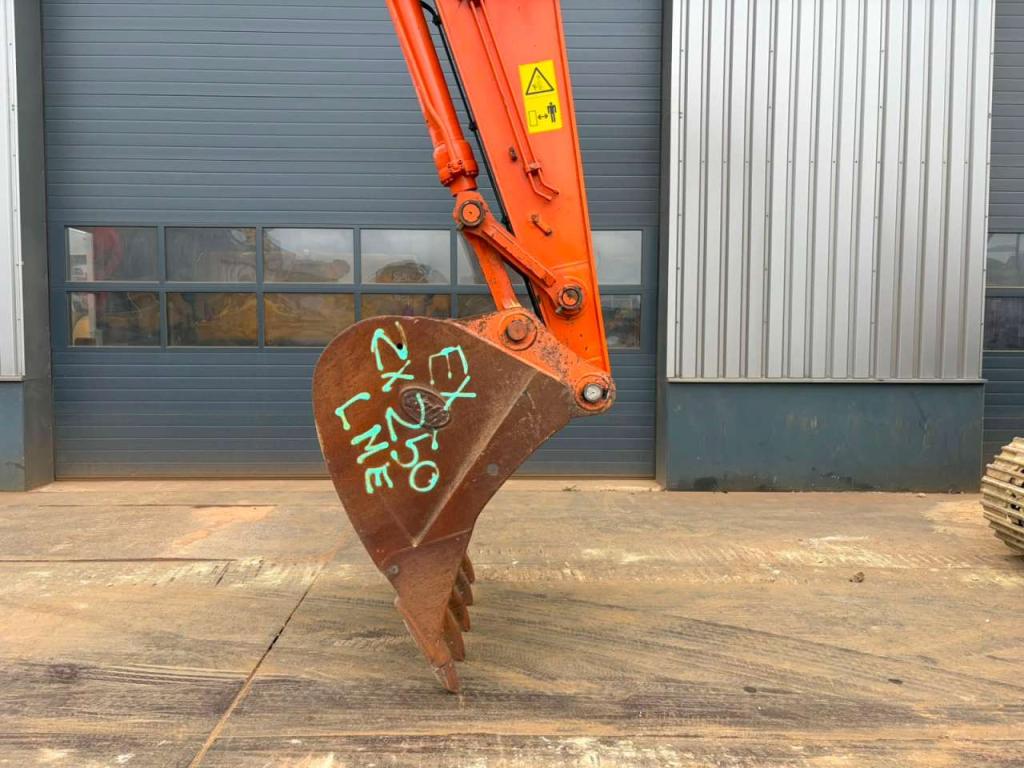 Hitachi ZX300LCN-6 Foto 9