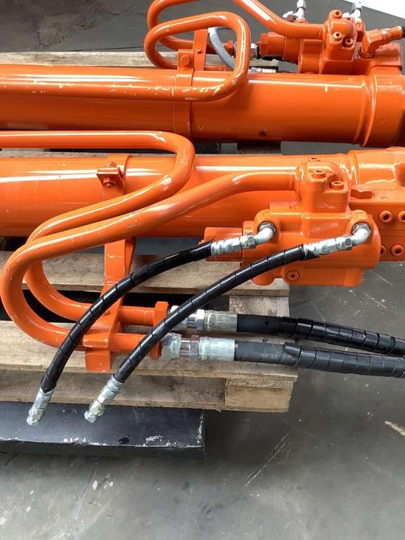 Pistone / Cilindro idraulico per Hitachi ZX 160 LC Foto 4