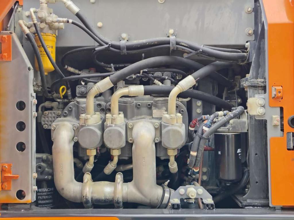 Hitachi ZX 210LCN-6 M Foto 9
