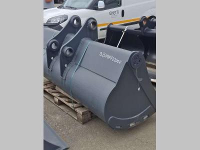 Benna pulizia fossi in vendita da C.A. E P. Ghetti Spa