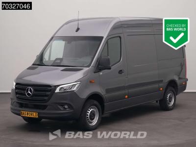 Mercedes-Benz Sprinter 317 CDI Automaat L2H2 170PK LED Navi Airco Cruise Camera 10inch MBUX CarPlay Parkeersensor in vendita da BAS World B.V.
