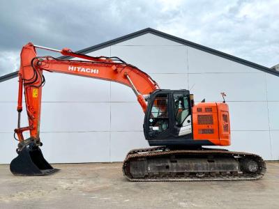 Hitachi ZX 225 US LC-5 B - Automatic Greasing / Camera in vendita da Boss Machinery
